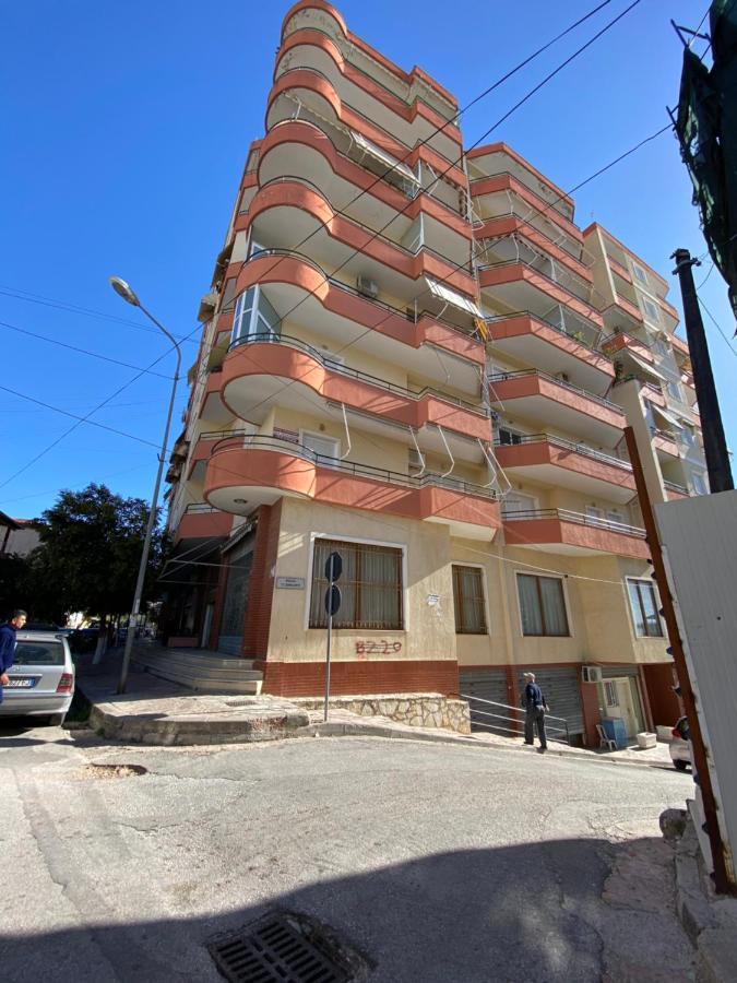 Noar Apartment Sarandë Exteriör bild