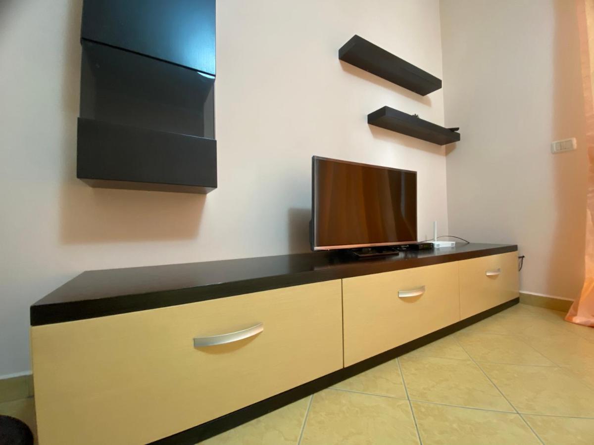 Noar Apartment Sarandë Exteriör bild